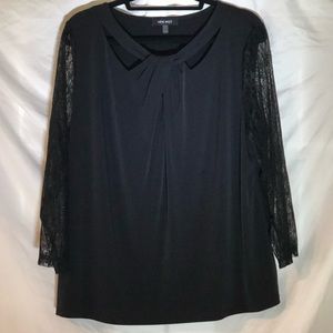 Nine West black top with lace sleeves 3x